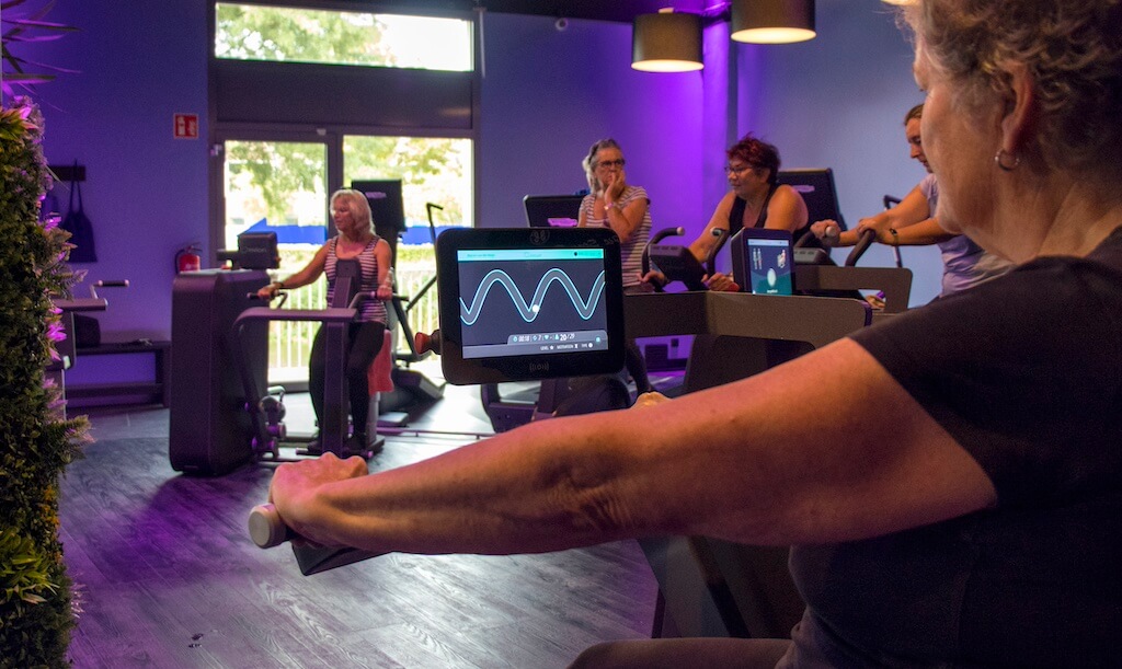 een groep mensen sport bij Health Me.